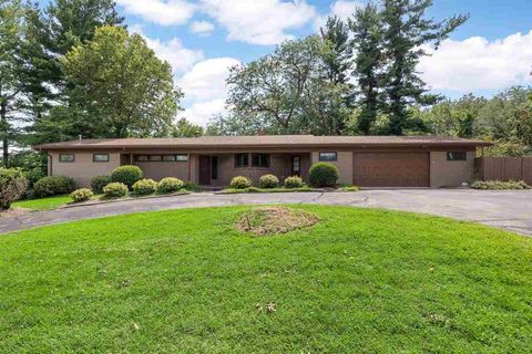 Photo of 10 Longview Knoll NE, Iowa City, IA 52240 (MLS # 202505297)