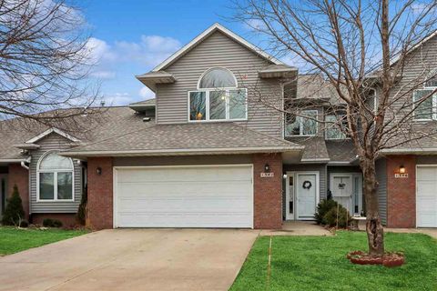 Photo of 1342 Oxford Pl, IowaCity, IA 52240 (MLS # 202600354)