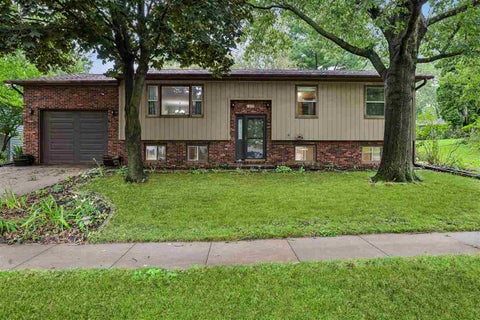 Photo of 109 Oberlin St, IowaCity, IA 52245 (MLS # 202605129)