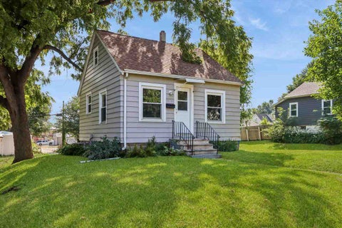 Photo of 1515 SW 8th Street, CedarRapids, IA 52404 (MLS # 202605285)