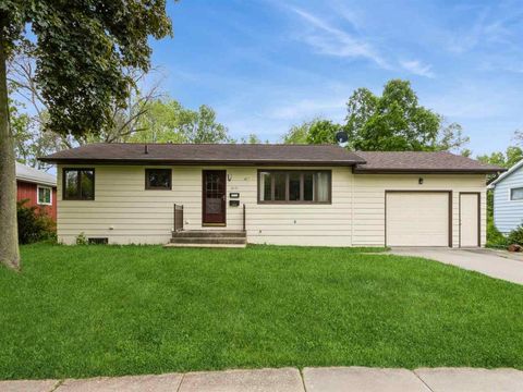 Photo of 2601 Friendship St, Iowa City, IA 52245 (MLS # 202503408)