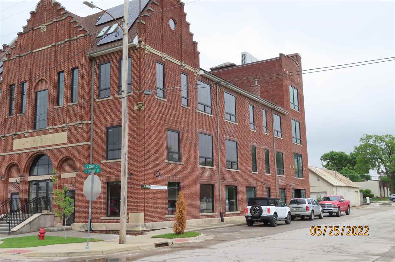 Photo 1 of 20 — 130 S Dubuque St 309, Solon, IA 52333