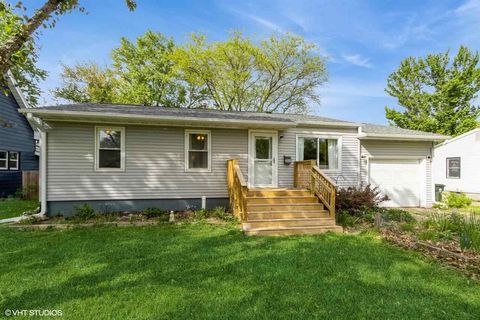 Photo of 2020 Hollywood Blvd, Iowa City, IA 52240 (MLS # 202503171)