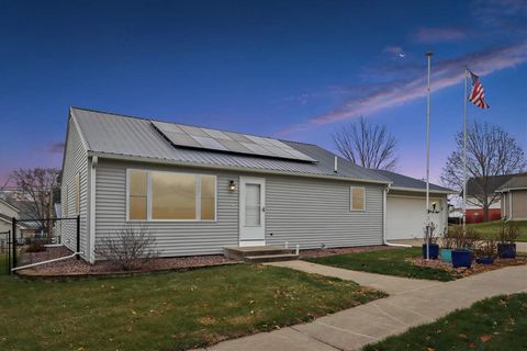 Photo of 906 4th St, Victor, IA 52347 (MLS # 202507092)