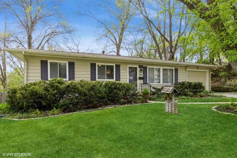 Photo of 2709 E Court St, Iowa City, IA 52245 (MLS # 202502940)