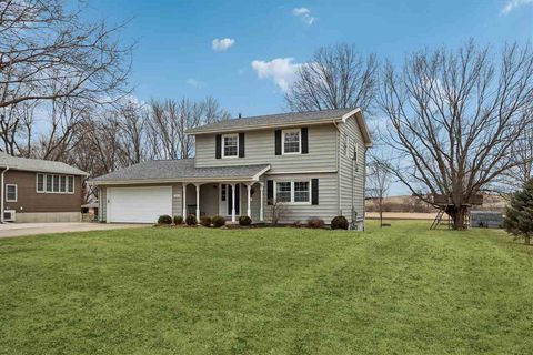 Photo of 702 North Street, Williamsburg, IA 52361 (MLS # 202601501)