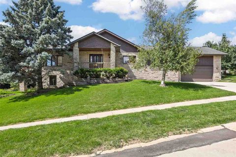 Photo of 2925 Adirondack Dr NE, Cedar Rapids, IA 52402 (MLS # 202504683)