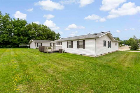 Photo of 216 Paddock Cr, IowaCity, IA 52240 (MLS # 202600409)