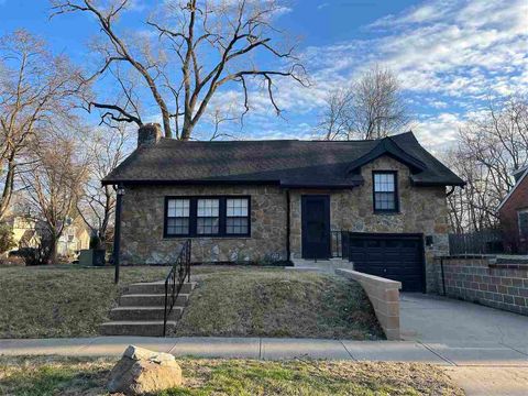 Photo of 1531 Center Ave, Iowa City, IA 52240 (MLS # 202501966)