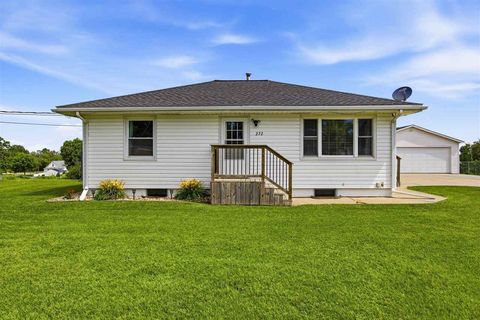 Photo of 272 28th Ave SW, CedarRapids, IA 52404 (MLS # 202603871)