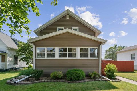 Photo of 1213 11th St NW, Cedar Rapids, IA 52405 (MLS # 202503928)