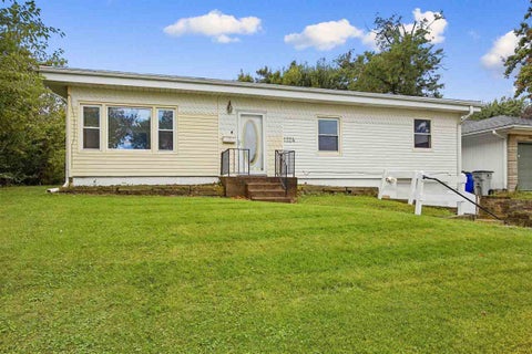 Photo of 1224 SW 20th St, CedarRapids, IA 52404 (MLS # 202605648)