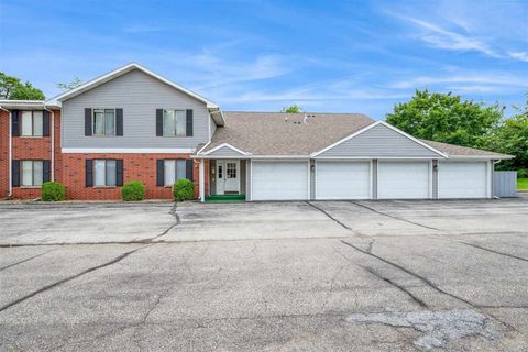 Photo of 815 SE Edward Ct, Cedar Rapids, IA 52403 (MLS # 202504790)
