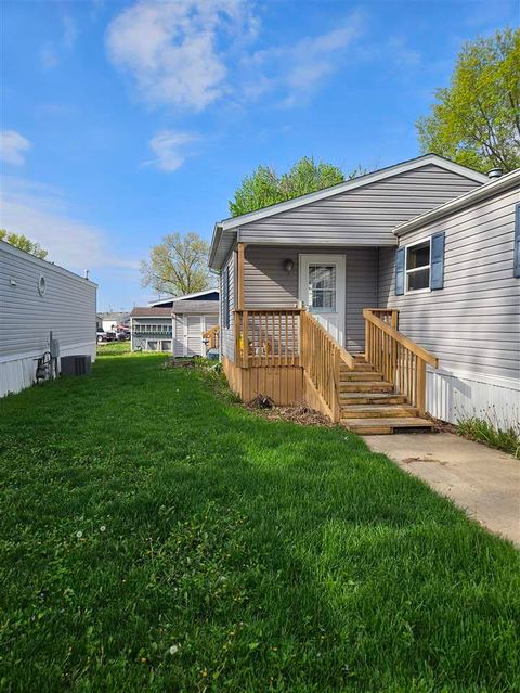 Photo of 2100 Scott Blvd LOT 35, IowaCity, IA 52240 (MLS # 202602913)
