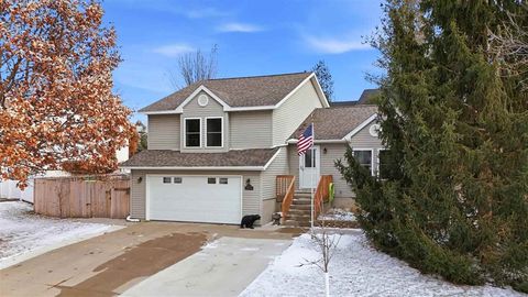 Photo of 2023 Lynncrest Dr, Coralville, IA 52241 (MLS # 202507464)