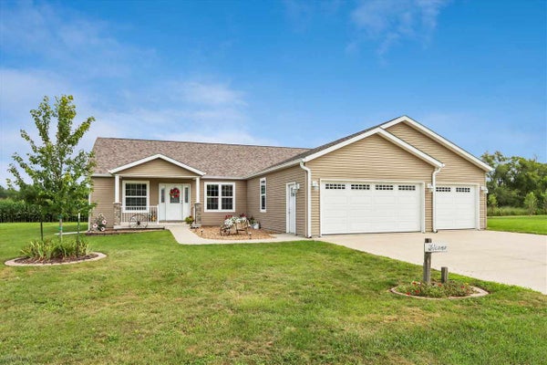 412 GARFIELD ST, MARENGO, IA 52301 - Image c8bce402cff699e1fa6ac749d090141d/2222665381