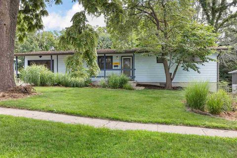 Photo of 408 Terrace Rd, Iowa City, IA 52245 (MLS # 202504553)