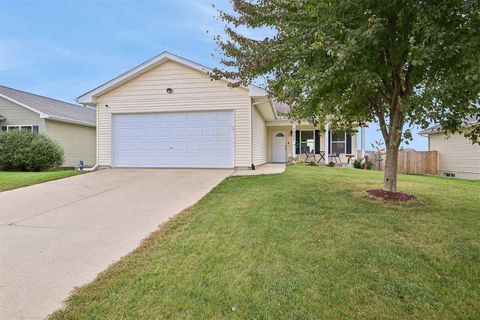 Photo of 1321 NE Winchell Drive, IA 52402 (MLS # 202506003)