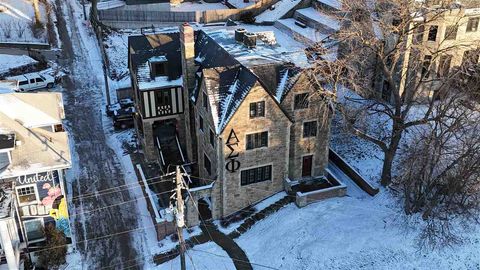 Photo of 716 N Dubuque St, Iowa City, IA 52245 (MLS # 202500734)