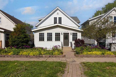 Photo of 716 8th Street SW, CedarRapids, IA 52404 (MLS # 202604471)