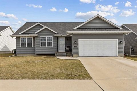 Photo of 6707 SW J St SW, Cedar Rapids, IA 52404 (MLS # 202501795)