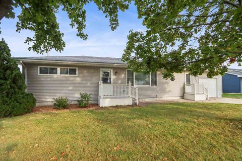 Photo of 915 Van Drive, IA 52361 (MLS # 202506163)