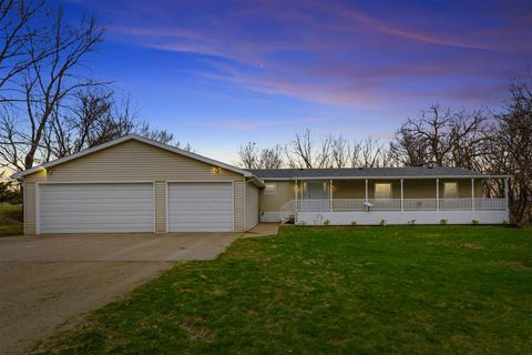 Photo of 1668 180th St, Nichols, IA 52766 (MLS # 202602255)