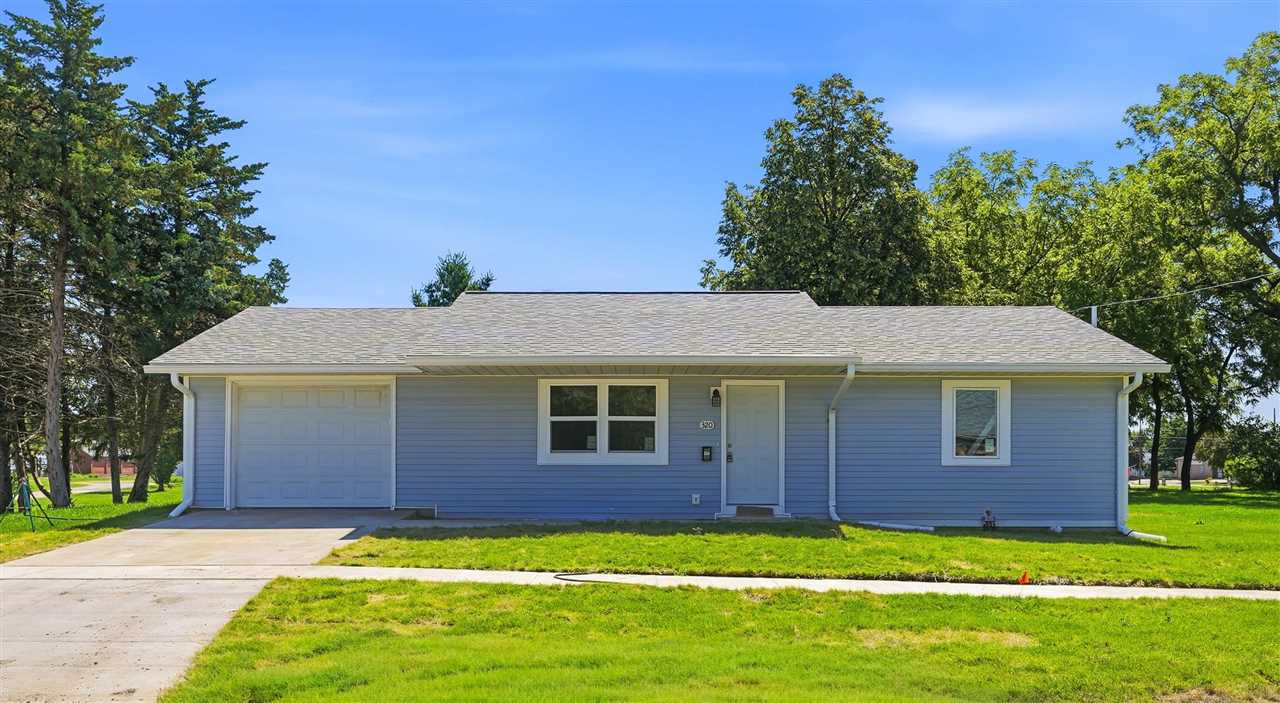 Photo 1 of 33 — 320 N C Ave, Washington, IA 52353