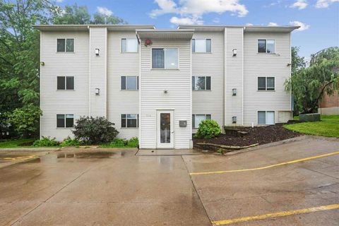 Photo of 930 23rd Ave Pl 6 #6, Coralville, IA 52241 (MLS # 202507441)