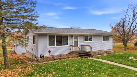 Photo of 315 W Lakeview St, NorthEnglish, IA 52316 (MLS # 202507094)
