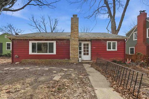 Photo of 1519 E Court St, IowaCity, IA 52245 (MLS # 202601071)