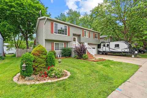 Photo of 1503 Esther St, Iowa City, IA 52240 (MLS # 202504079)