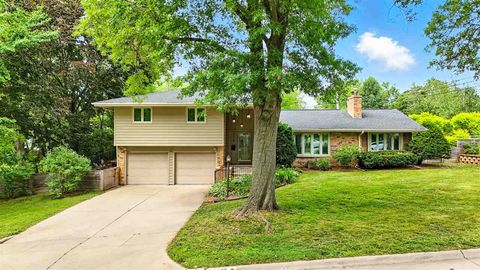Photo of 328 Highland Dr, Iowa City, IA 52246 (MLS # 202504610)