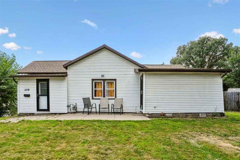 Photo of 1119 E 10th Street, Muscatine, IA 52761 (MLS # 202604486)