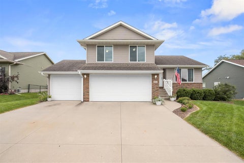 Photo of 455 E Tartan Dr, NorthLiberty, IA 52317 (MLS # 202605214)