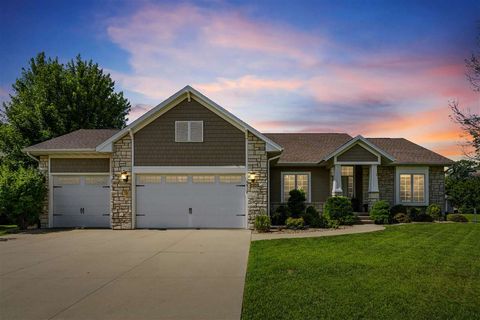 Photo of 5512 NE Black Oak Dr, Cedar Rapids, IA 52411 (MLS # 202504404)