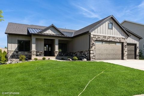 Photo of 653 Huntington Drive, IowaCity, IA 52245 (MLS # 202507067)