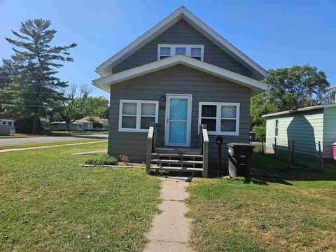 Photo of 824 3rd St, IA 52738 (MLS # 202506082)