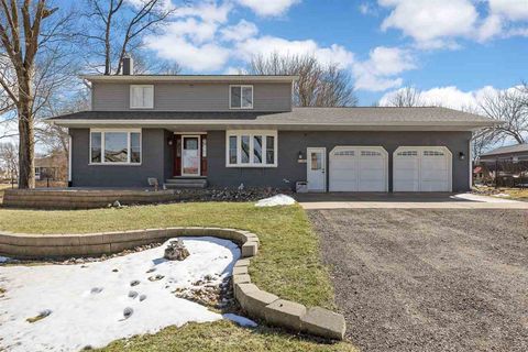 Photo of 1105 Maple St, Robins, IA 52328 (MLS # 202601882)