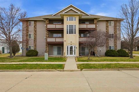 Photo of 560 Penn Ct 11 #11, NorthLiberty, IA 52317 (MLS # 202601933)