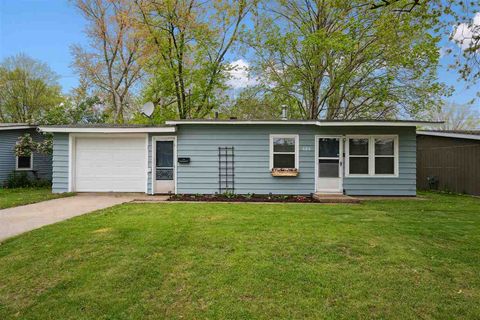 Photo of 404 Douglass Ct, Iowa City, IA 52246 (MLS # 202502987)
