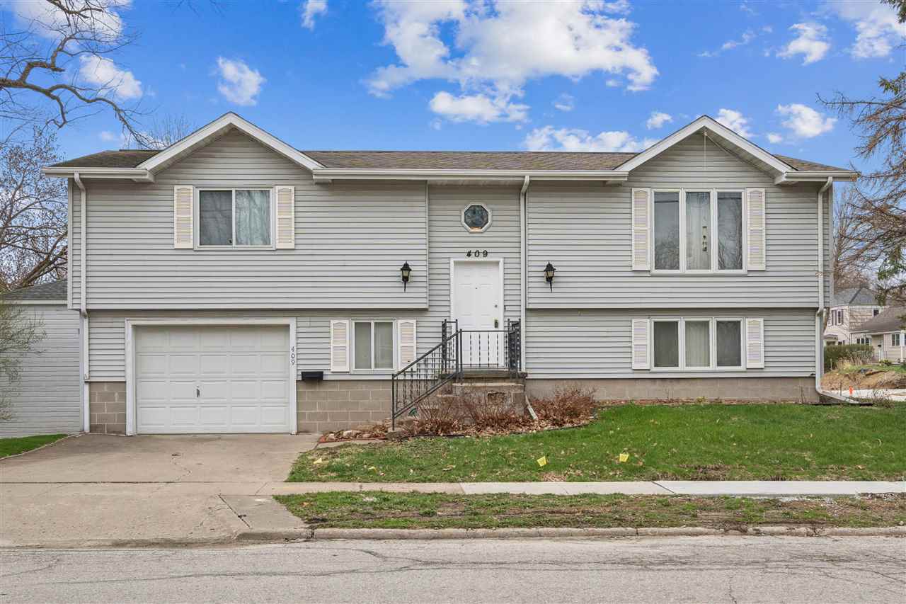 Photo 1 of 25 — 409 S 7th Avenue, IowaCity, IA 52240