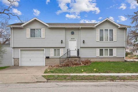 Photo of 409 S 7th Avenue, IowaCity, IA 52240 (MLS # 202602308)