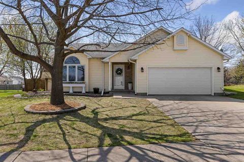 Photo of 2145 Palmer Cir, Iowa City, IA 52240 (MLS # 202502494)