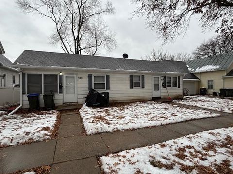 Photo of 927/929 Fairchild Street, IowaCity, IA 52240 (MLS # 202600439)