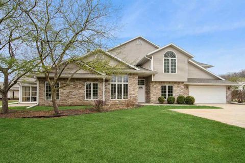 Photo of 27 Camborne Cir, Iowa City, IA 52245 (MLS # 202504175)
