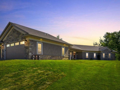 Photo of 4039 10th St, Marion, IA 52302 (MLS # 202603858)