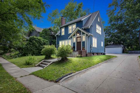 Photo of 445 Clark St, Iowa City, IA 52240 (MLS # 202504791)