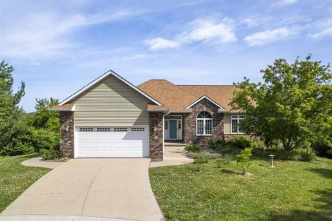 Photo of 86 Donegal Pl, IowaCity, IA 52246 (MLS # 202506459)