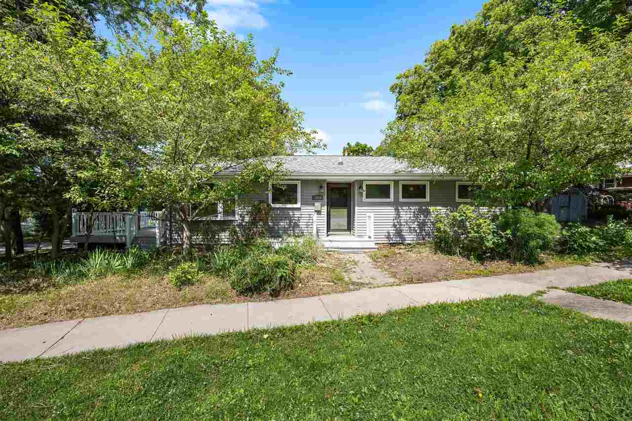 Photo 1 of 24 — 1825 Morningside Dr, IowaCity, IA 52245
